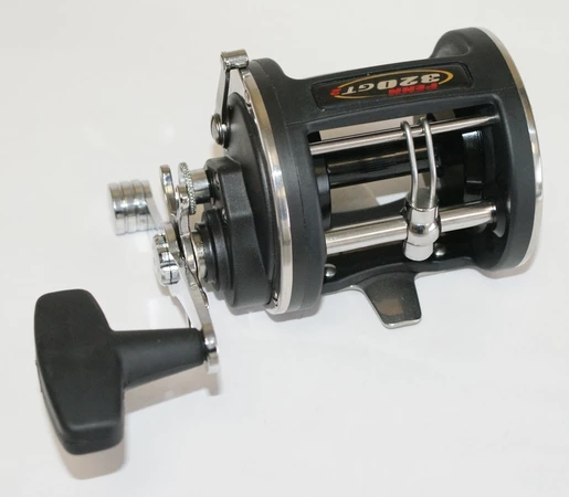 Penn 320GT2 Level Wind –hyrräkela+ Siima 0,45mm 3 Penn 320GT2 Level Wind –hyrräkela+ Siima 0,45mm